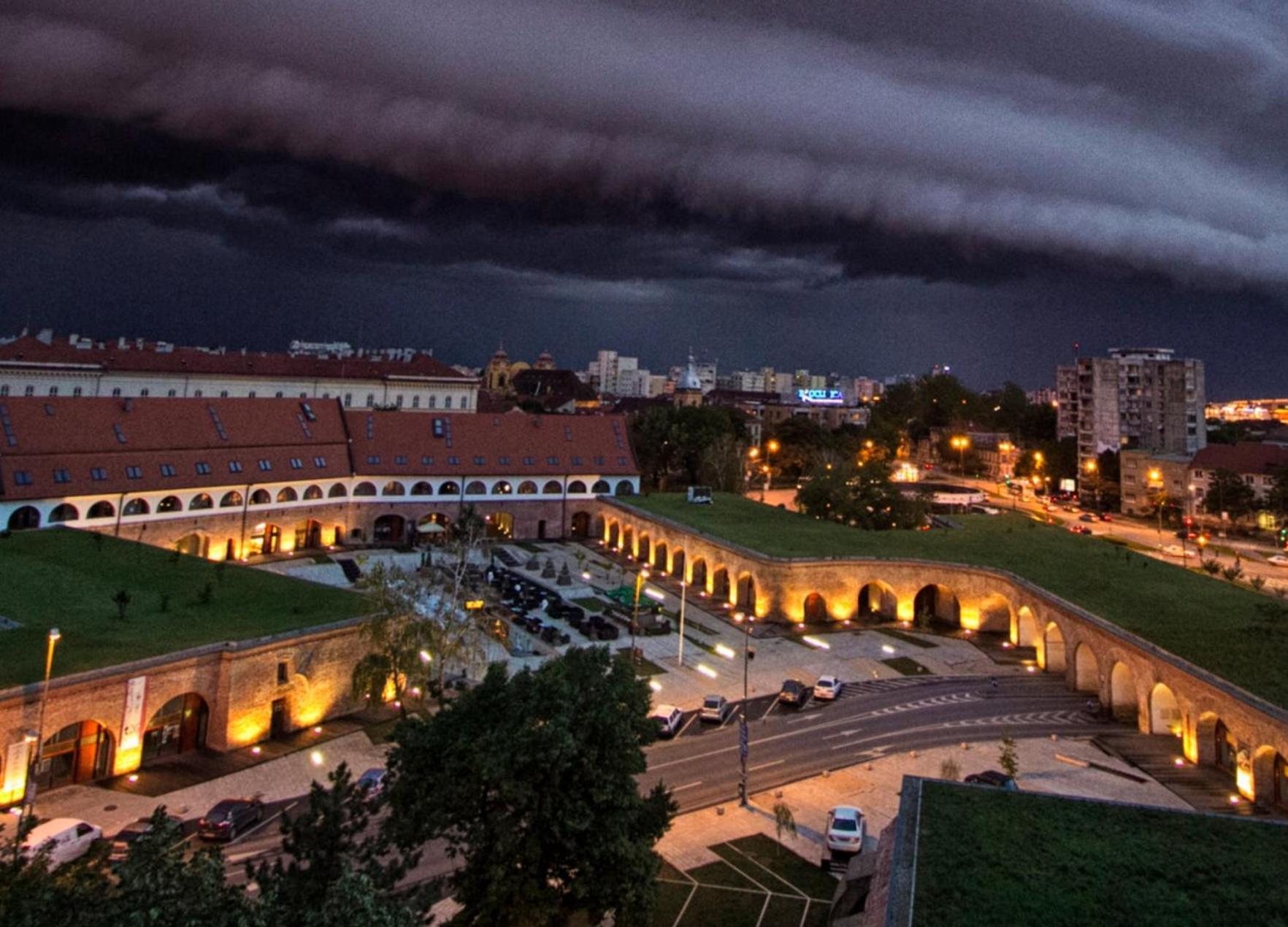 Central Terrace Escape With Jacuzzi Timișoara Zewnętrze zdjęcie